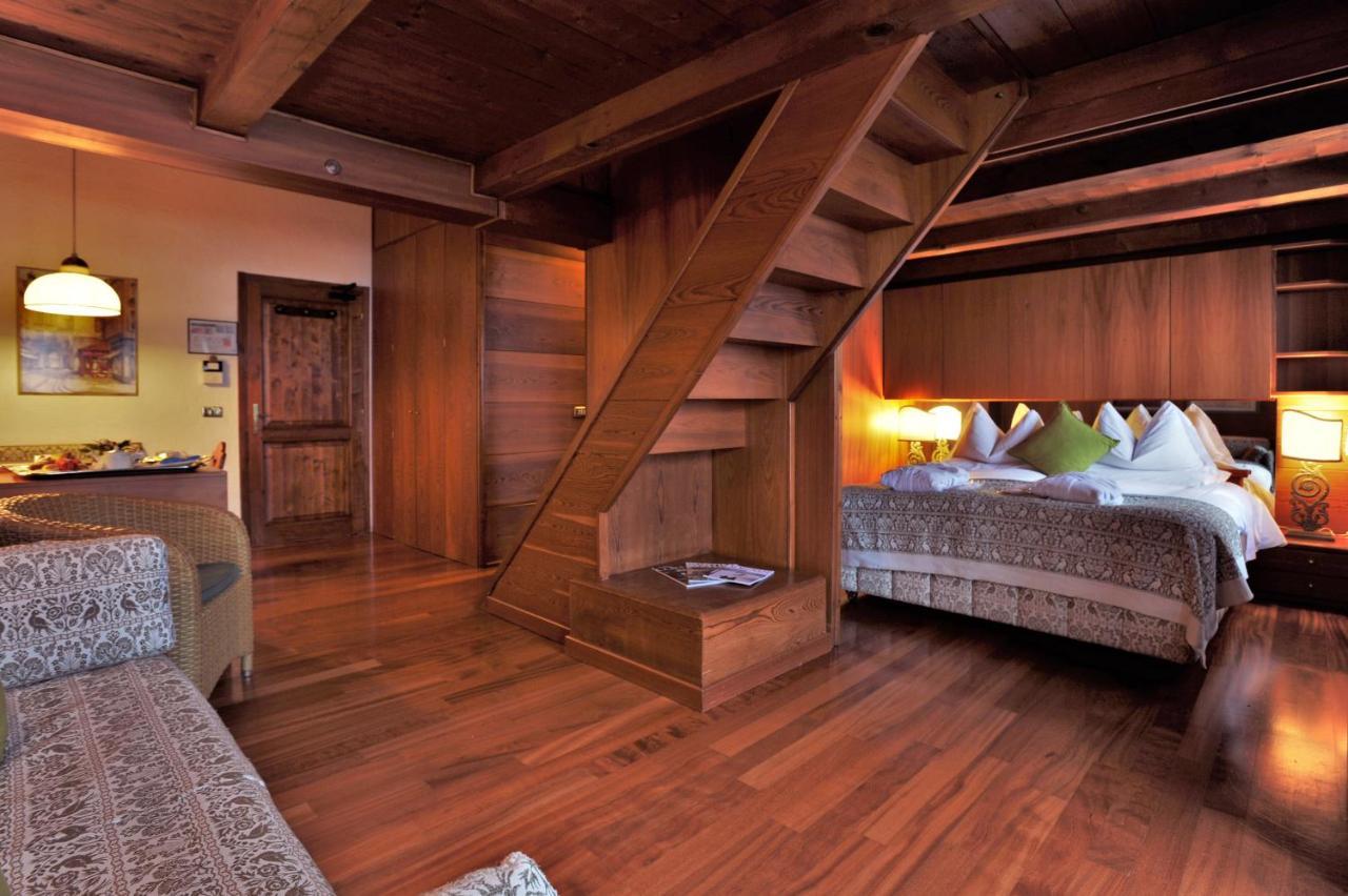Hotel Mirage กอร์ตินาดัมเปซโซ ภายนอก รูปภาพ