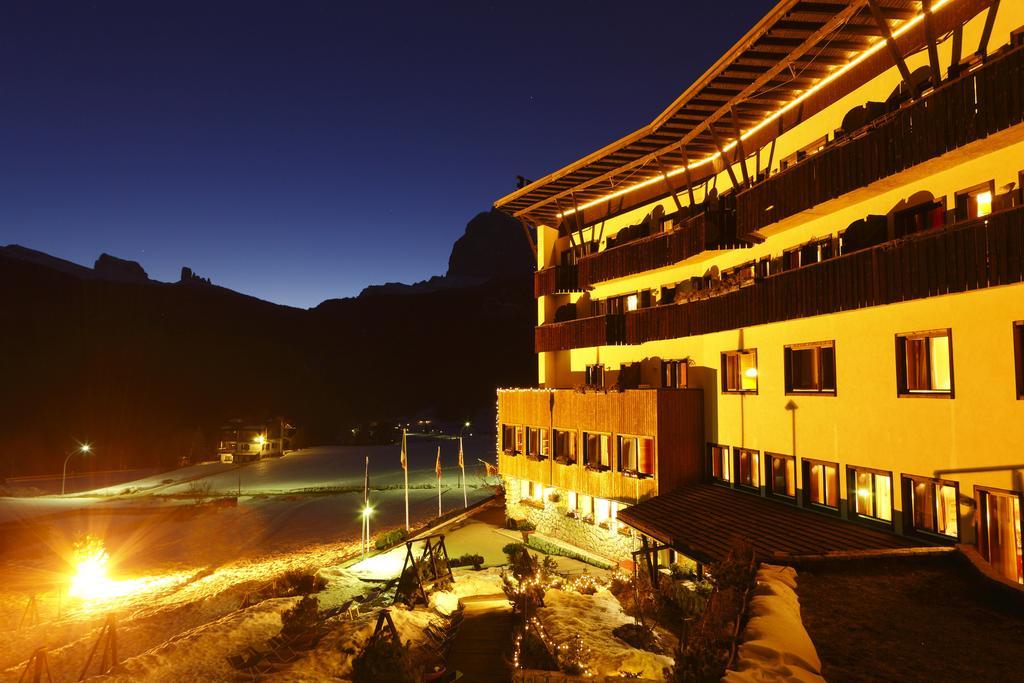 Hotel Mirage กอร์ตินาดัมเปซโซ ภายนอก รูปภาพ