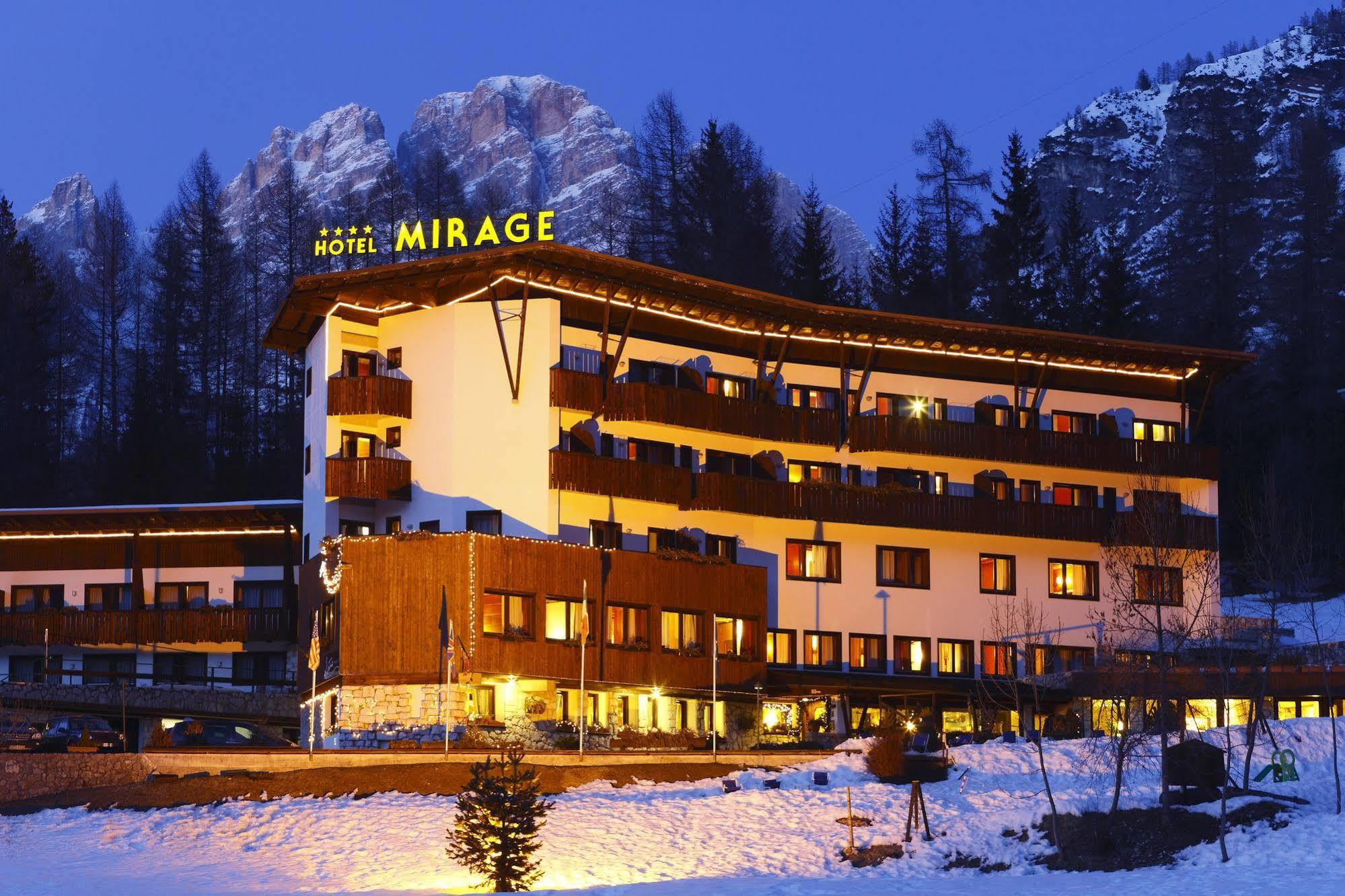 Hotel Mirage กอร์ตินาดัมเปซโซ ภายนอก รูปภาพ