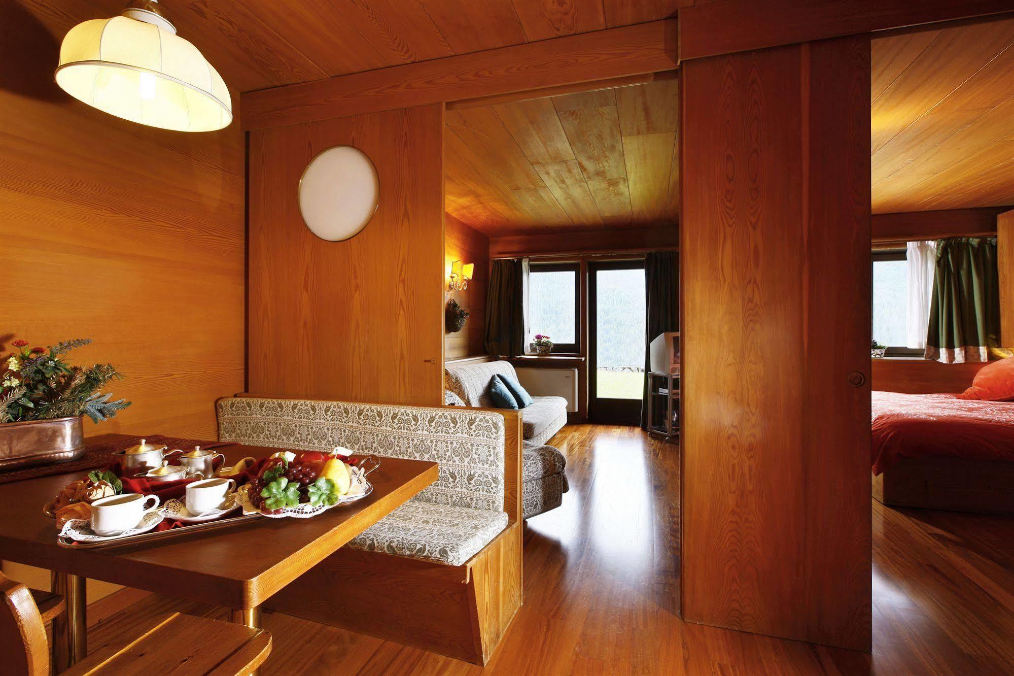 Hotel Mirage กอร์ตินาดัมเปซโซ ภายนอก รูปภาพ